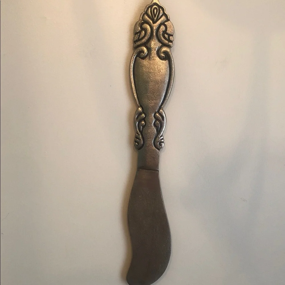 Ornate Silver-Tone Butter Knife silver display Dec